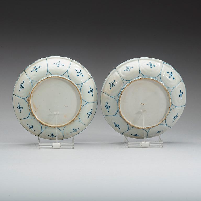 A pair of two blue and white kraak dishes, Ming dynasty Wanli (1572-1620).