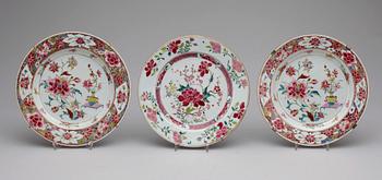 TALLRIKAR, 3 st, porslin, Kina, Qianlong (1736-1796).