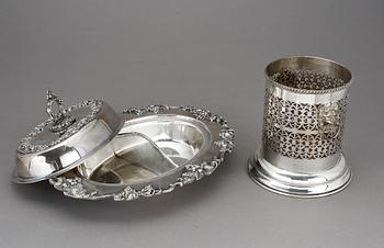 DUBBELKAROTT och COASTER, nysilver, England, 1900-tal.