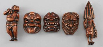 NETSUKES, 5 st, trä, Japan, Meiji (1868-1912).