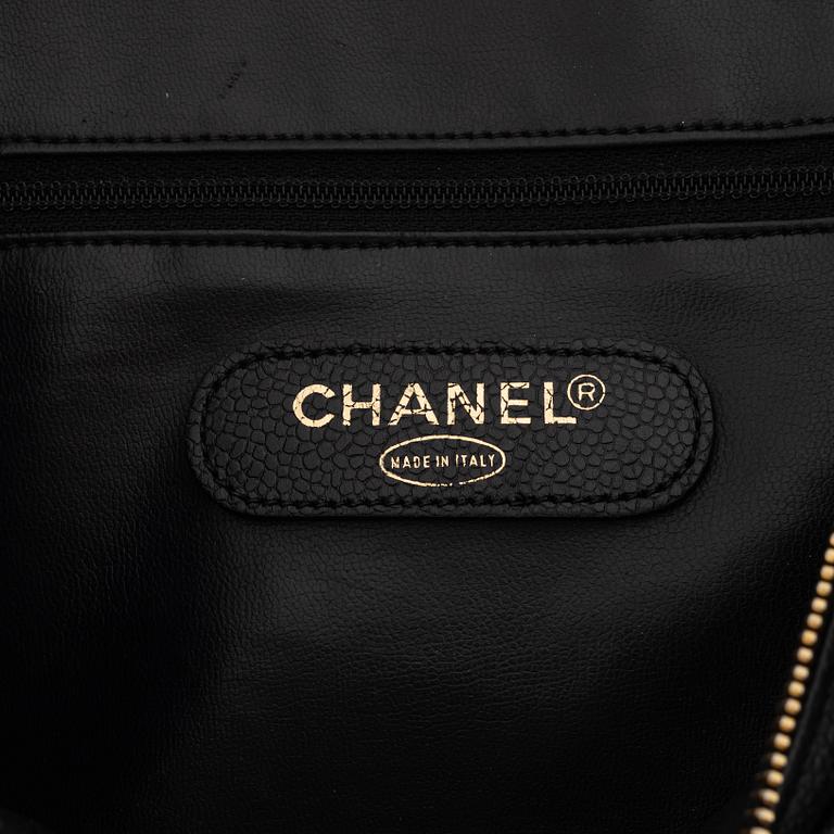 Chanel, a black caviar leather 'Boston bag'.