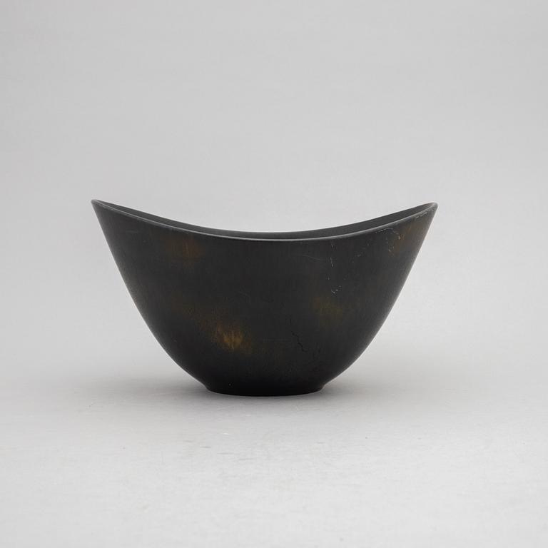 Gunnar Nylund, a signed stoneware vase, Rörstrand.