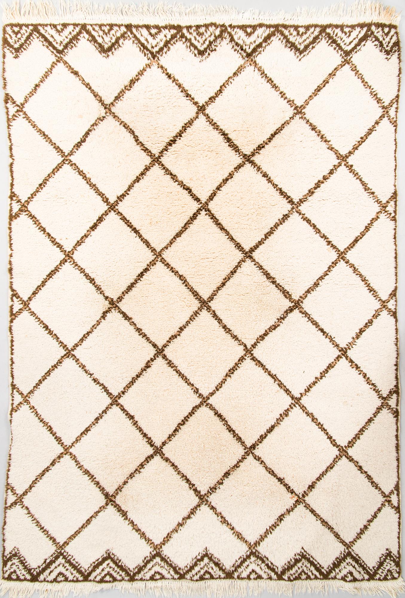 MATTA, Marocko. Ca 236x167 cm.