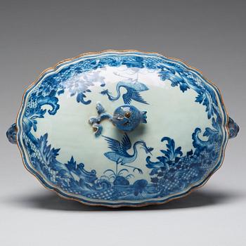 A blue and white armorial tureen with cover, Qing dynasty, Qianlong (1736-95).