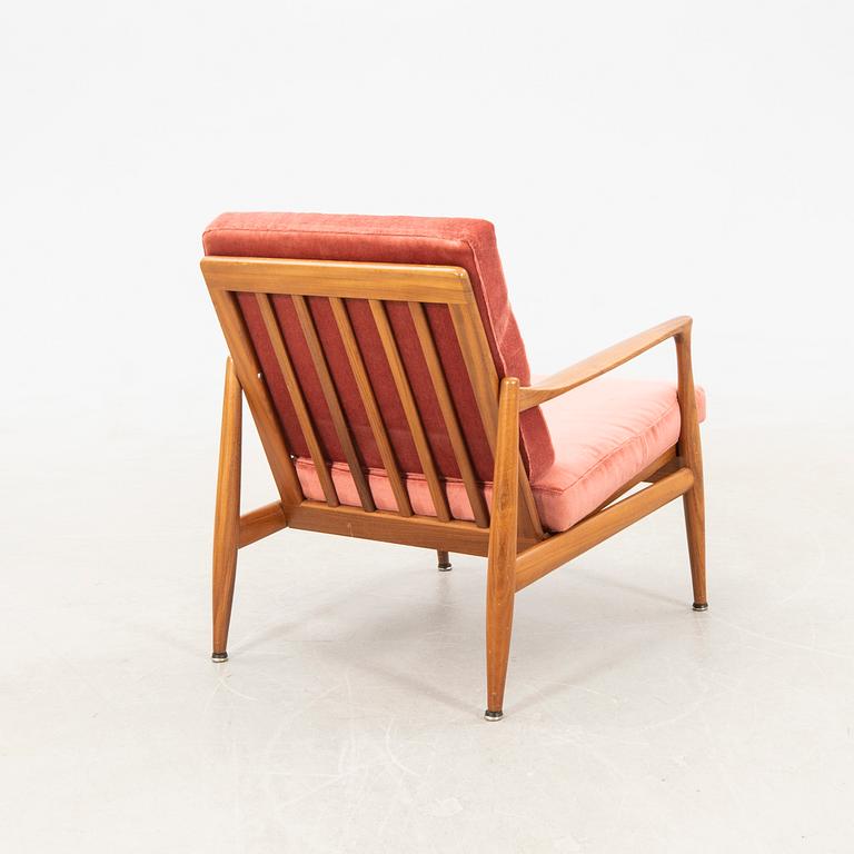 Fåtölj/karmstol  "Mona", Skölds Möbler, Rörvik, 1900-talets senare del.