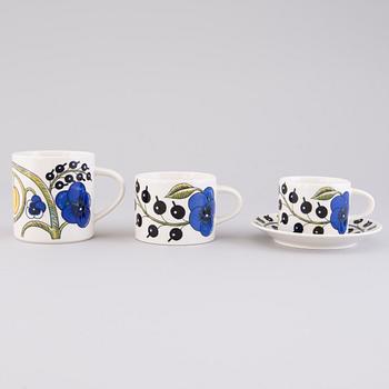 BIRGER KAIPIAINEN, a 69-pcs 'Paratiisi' tableware set for Arabia, latter half of the 20th Century.