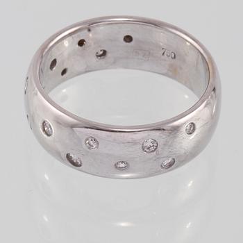 RING, 18K vitguld med briljantslipade diamanter 0.25 ct. Vikt 8,7 gram.