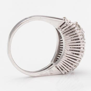 An 18K white gold ring with diamonds ca. 1.00 ct in total according to certificate.