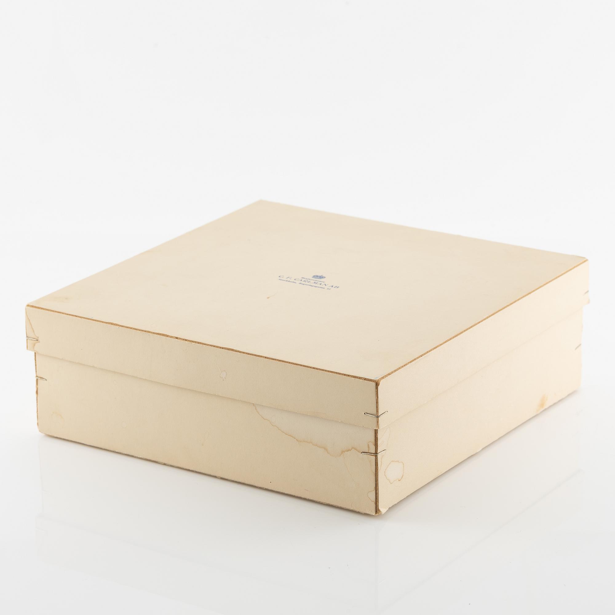 Tiara, gilded metal with faceted amethysts.