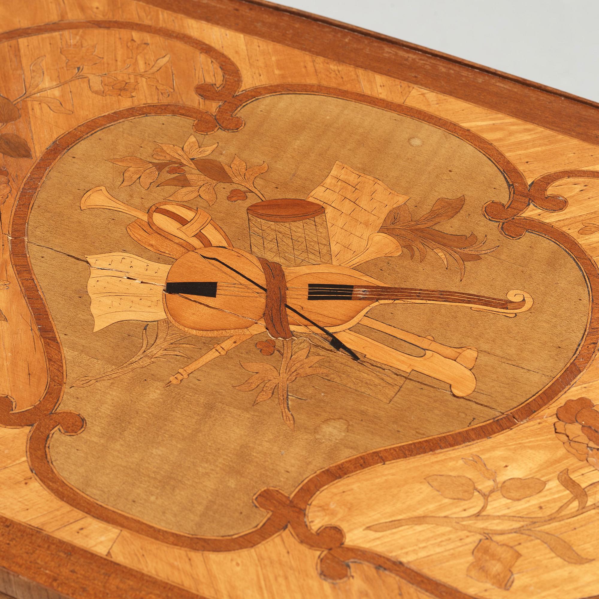 A Louis XV 18th century Table à ecrire.