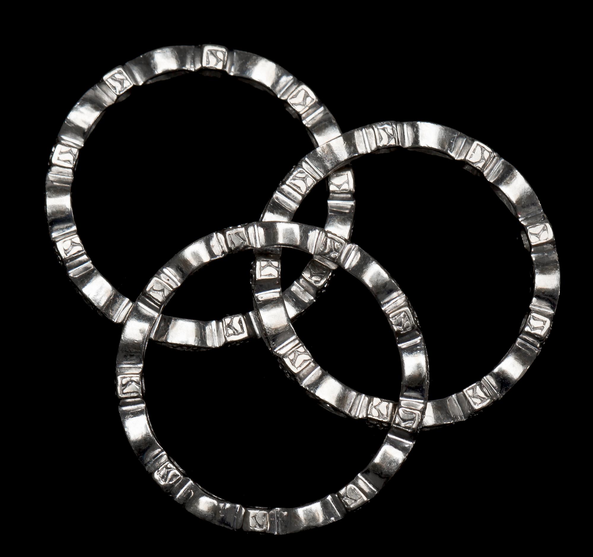RINGAR, 3 st, 18 k vitguld med diamanter totalt ca 0.39 ct. Totalvikt ca 6 g.