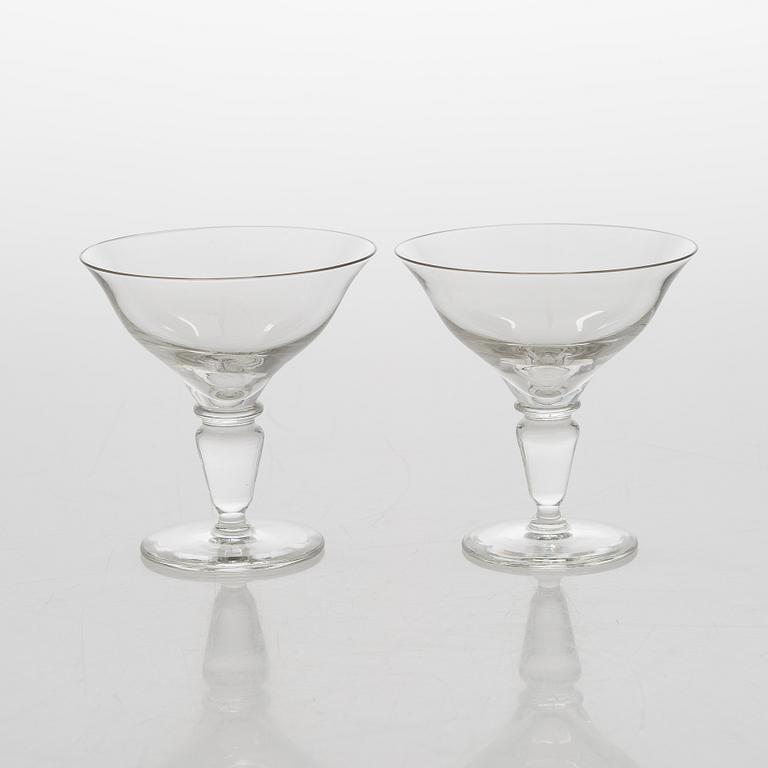 Henry Ericsson, an 18-piece set of 1930s drinking glasses, Riihimäen Lasi, Finland.