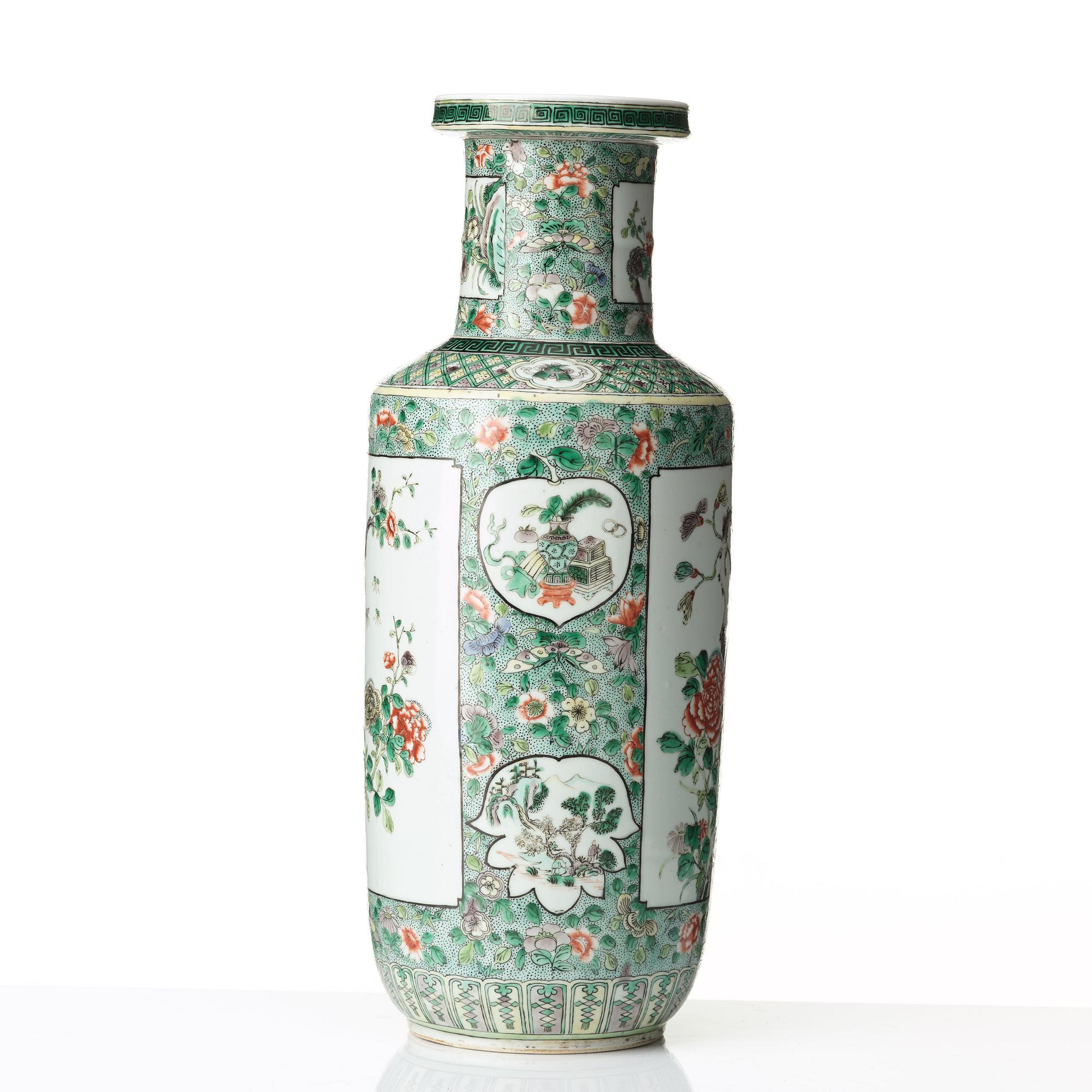 A famille verte vase, Qing dynasty, 19th Century.