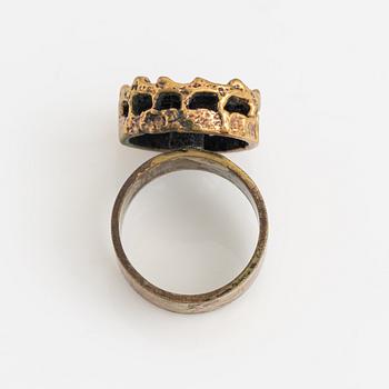 Pentti Sarpaneva, halsband samt ring, brons,