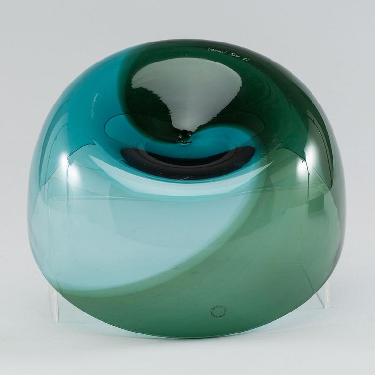 A TAPIO WIRKKALA GLASS BOWL, Venini 1991.