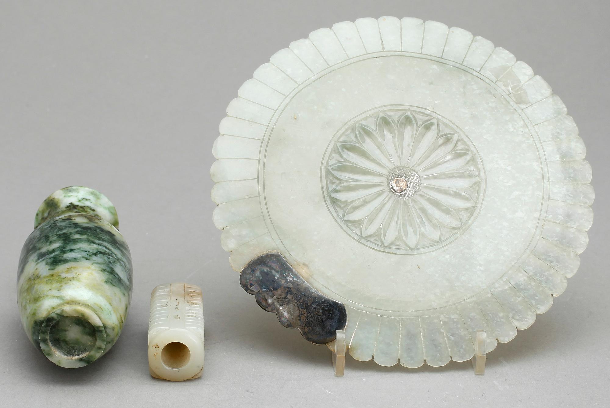 PARTI STEN, 3 delar, bland annat nefrit, orientaliska, 1900-tal.