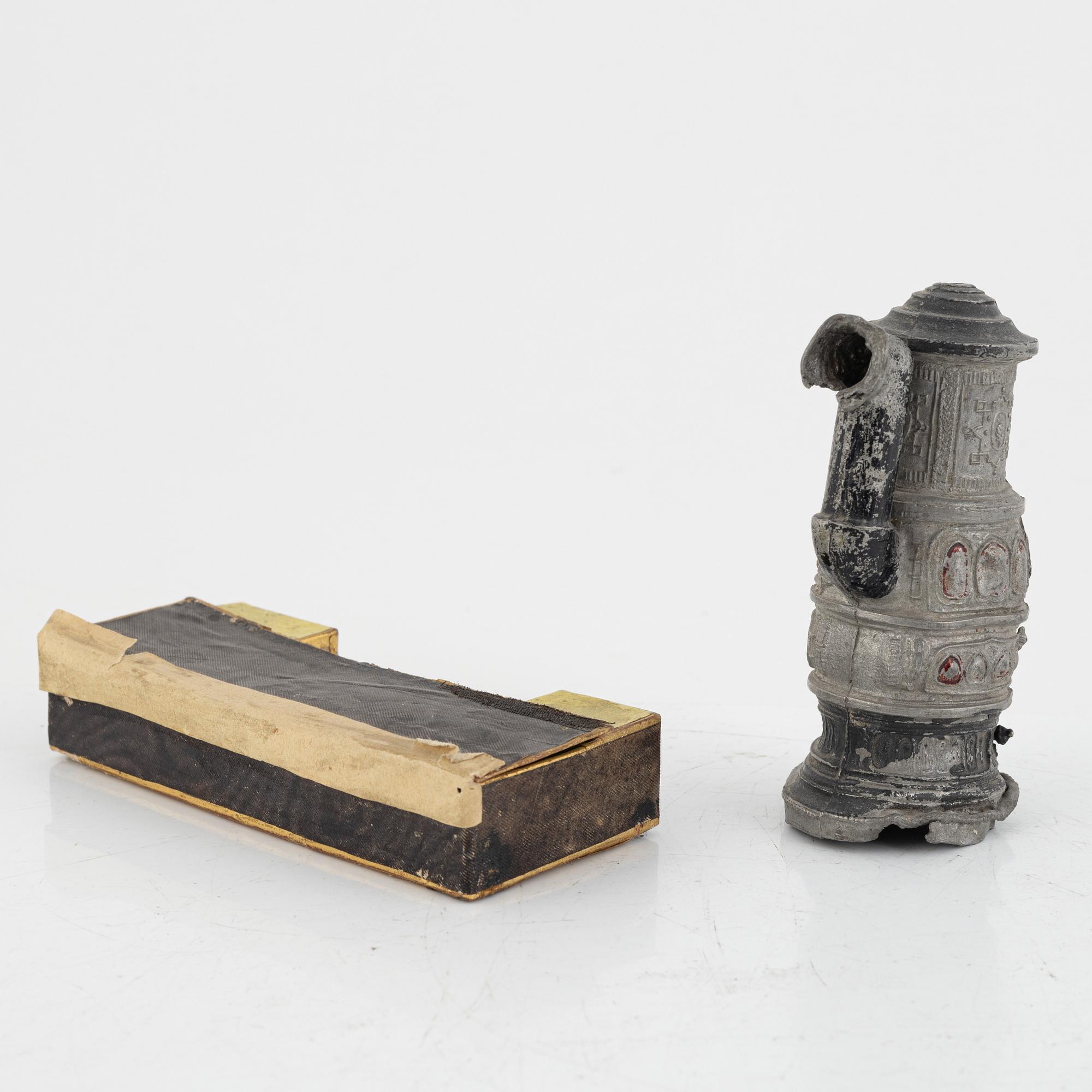 Dockskåpsmöbler, papier-maché, 1800-tal.
