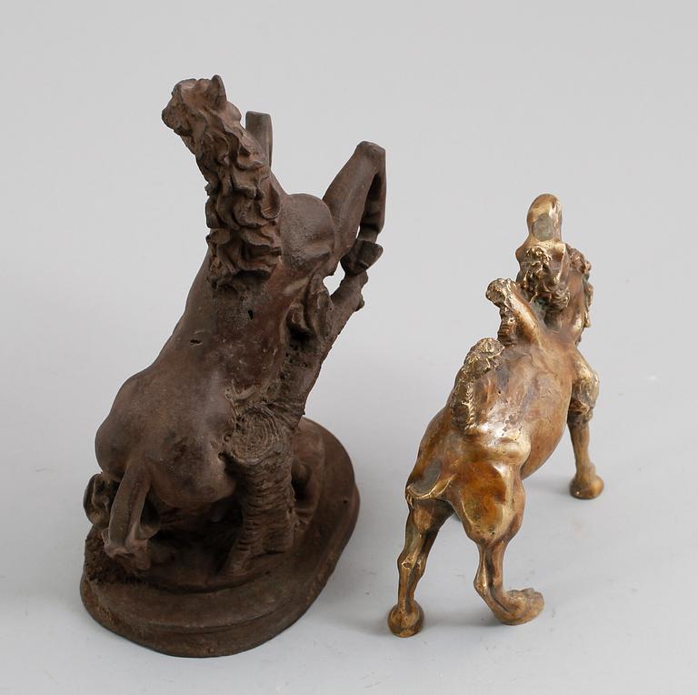FIGURER, 2 st, brons och metall, Kina, 1900-tal.