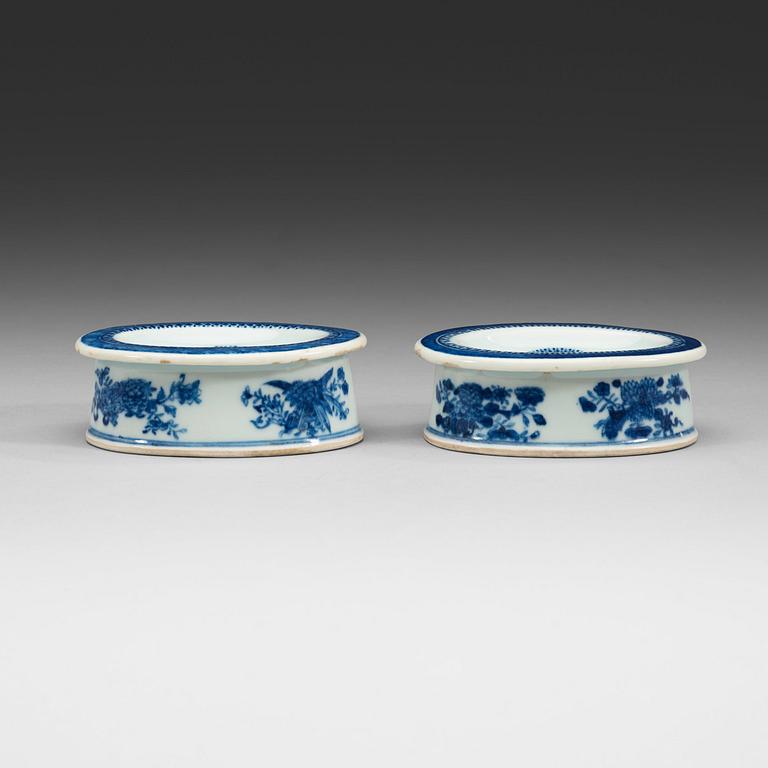 A pair of blue and white salts, Qing dynasty, Jiaqing (1796-1820).