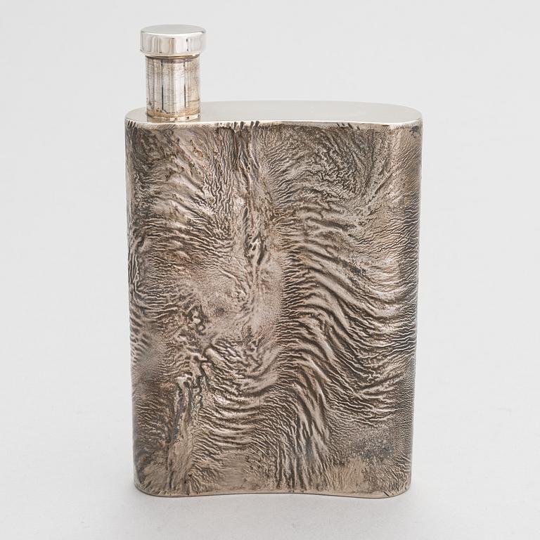 Pekka Piekäinen, A sterling silver flask. Platinoro, Turku.