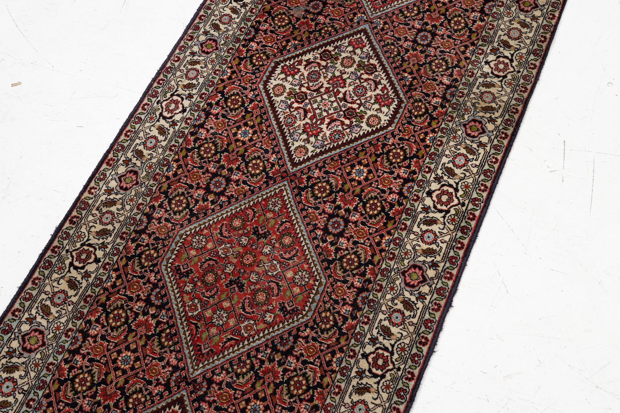 A Bidjar runner, a. 296 x 82 cm.