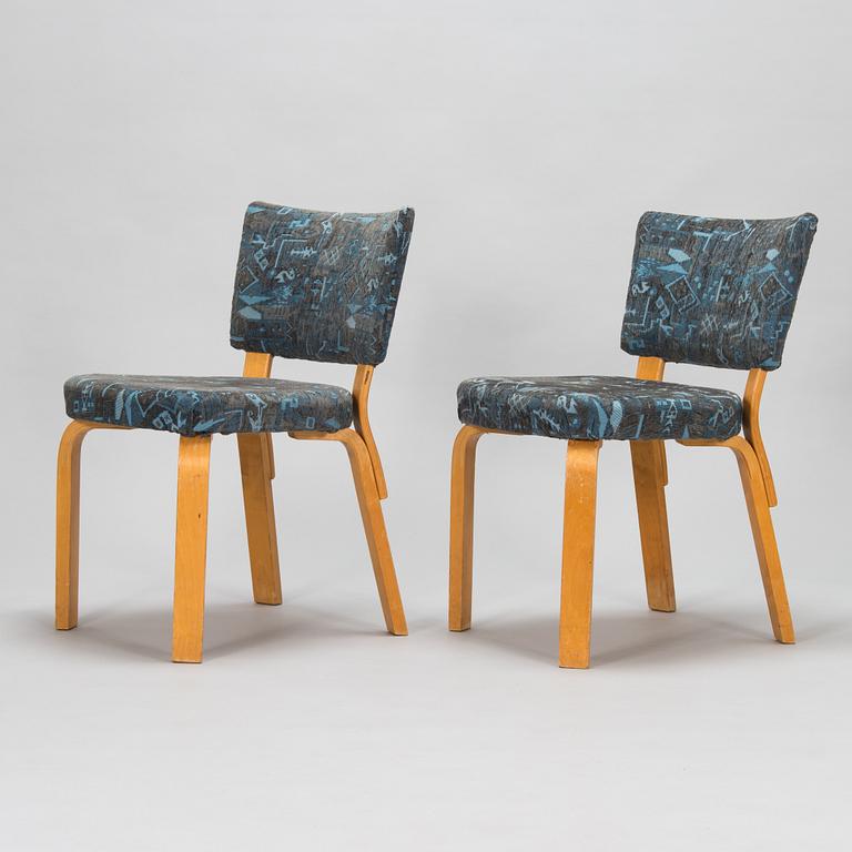 Alvar Aalto, stolar, ett par, modell 62 för O.Y. Huonekalu- ja Rakennustyötehdas A.B. 1900-talets mitt.