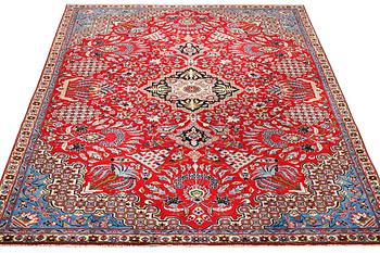 A Kashan carpet, c. 350 x 224 cm.