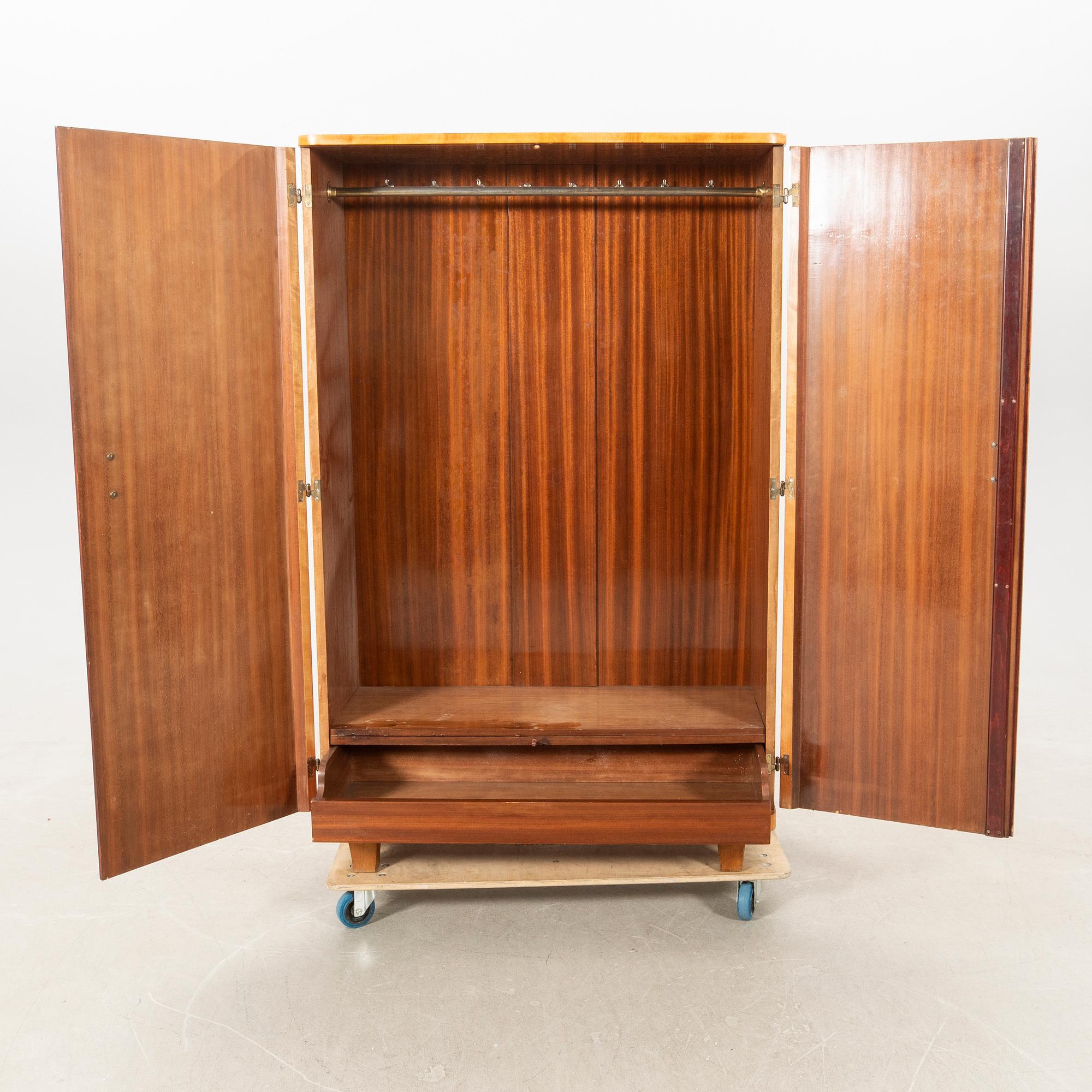 Wardrobe, first half of the 20th century.