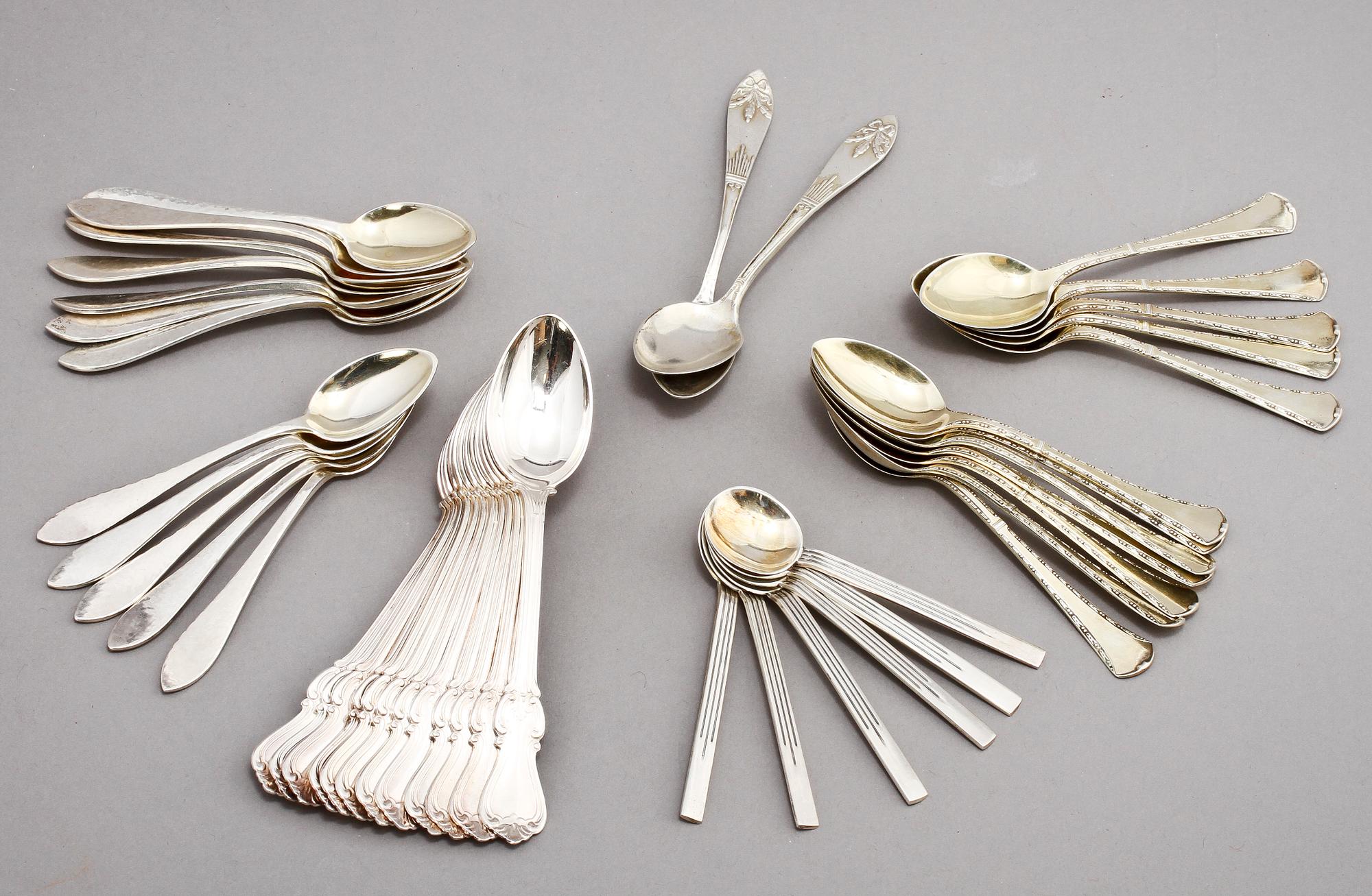 PARTI TESKEDAR, 43 st, silver, 1900-tal, bl a "Olga". Vikt 490 gram.