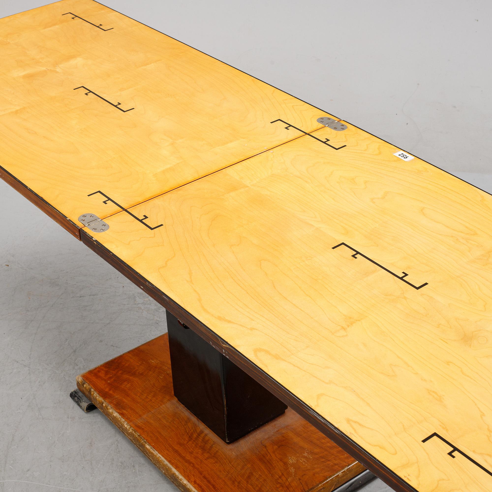 Otto Wretling, an 'Idealbordet' mahogany and birch table, Umeå, 1930's.