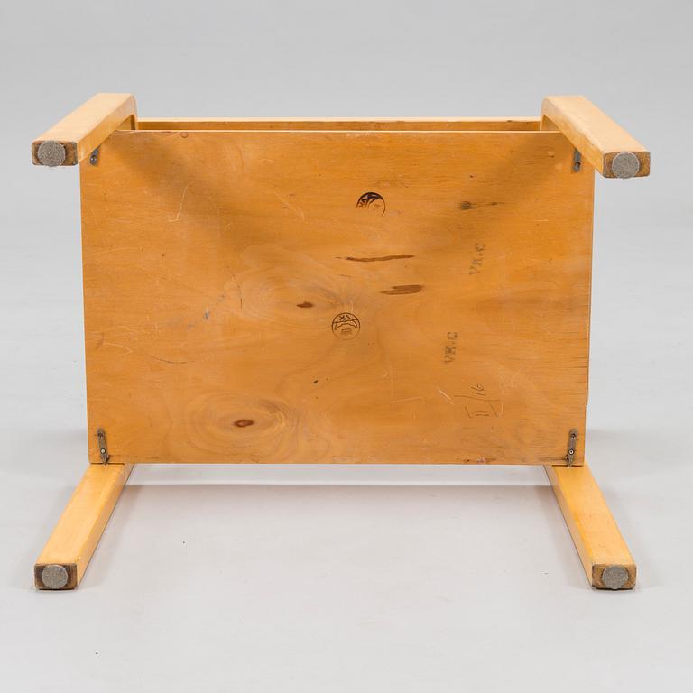 ALVAR AALTO, a mid 20th century table for  O.Y. Huonekalu-ja Rakennustyötehdas A.B.