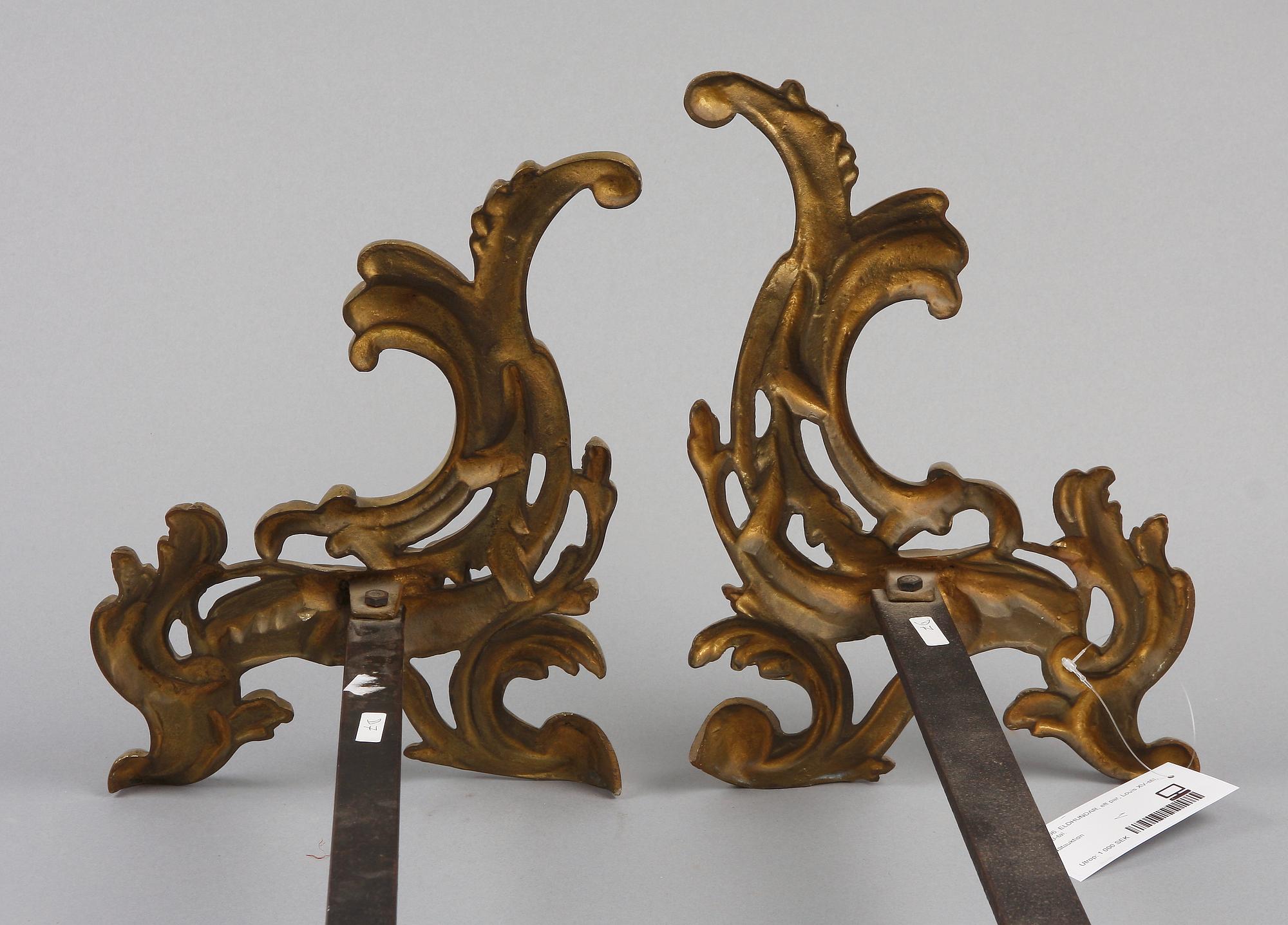 ELDHUNDAR, ett par, Louis XV-stil, 1900-tal.