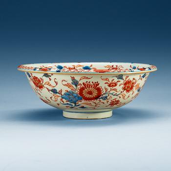 1872. An imari basin, Qing dynasty, Kangxi (1662-1722).