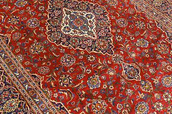 A carpet, Kashan, ca 355 x 248 cm.