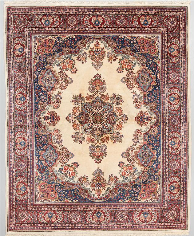 Matta, Sarouk, ca 305 x 247 cm.
