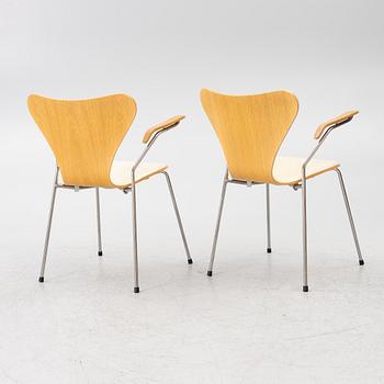 Arne Jacobsen, Armchairs, a pair, “The Seven”, Fritz Hansen, Denmark.