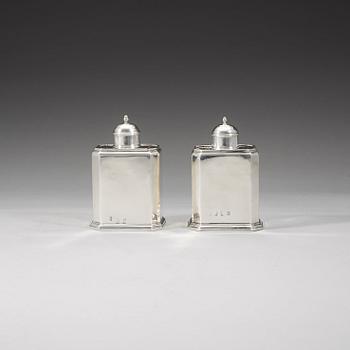 A pair of English 18th century silver tea caddies, Thomas Parr, London 1719.