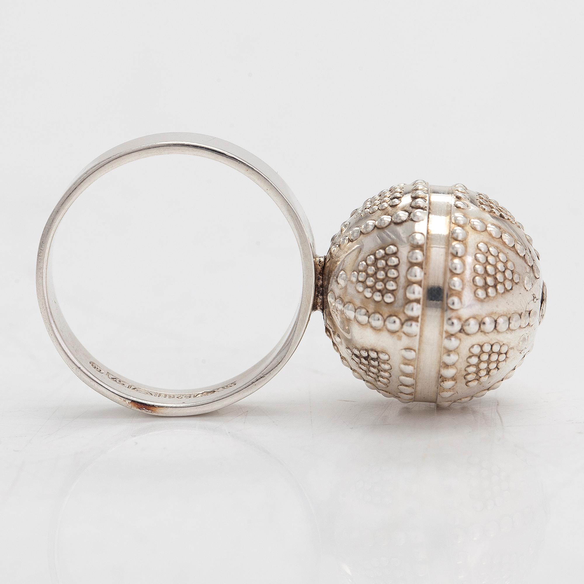 A set of silver "Halikko treasure" necklace, bracelet, ring and earrings. Kalevala Koru, Helsinki 1965-1972.