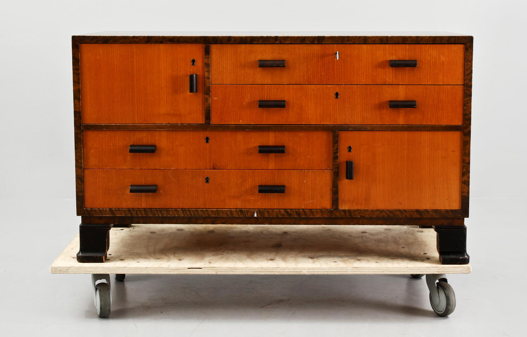 SIDEBOARD, art deco, Axel Larsson, AB Svenska Möbelfabrikerna, Bodafors, 1900-talets första hälft.