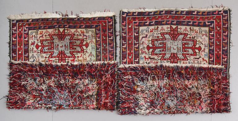 MATTOR, 2 st, Soumak. 153 x 110 och 143 x 108 cm.