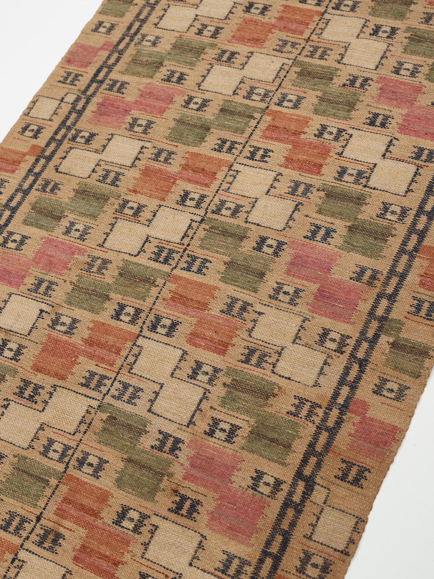 Märta Måås-Fjetterström, Vävnad, "Lövendal", inplock på linnebotten, ca 145,5-147 x 70-71,5 cm, signerad MMF.