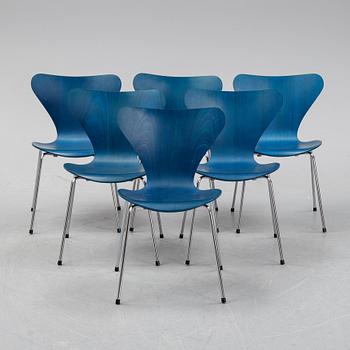 A set of six "Serie 7" chairs by Arne Jacobsen for Fritz Hansen, dated 1982.
