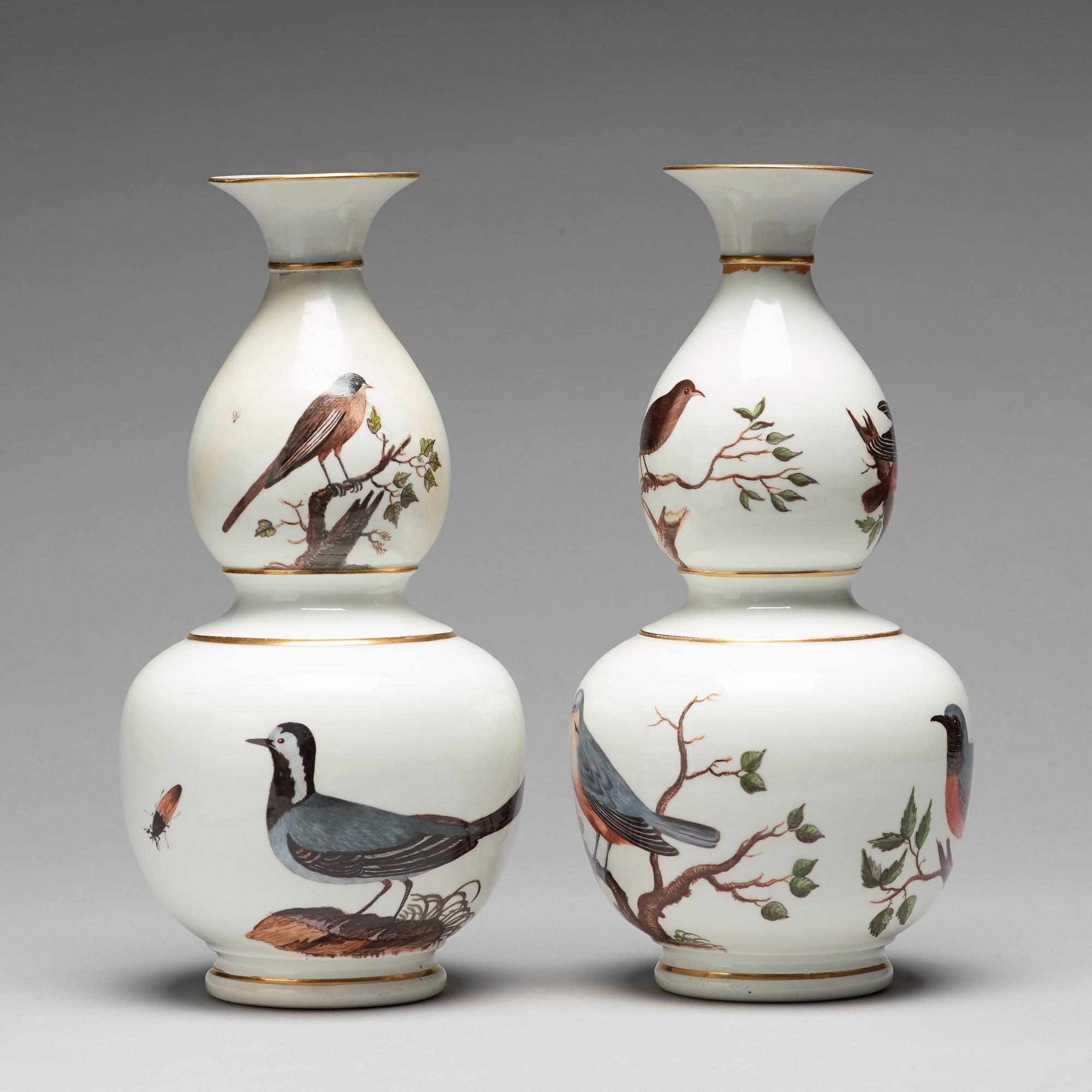 A pair of vases, 19th Century.