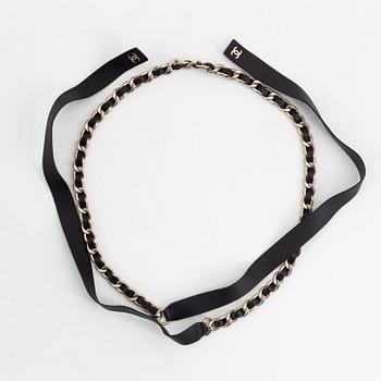 Chanel, a chain and leather belt, 2020, size M.