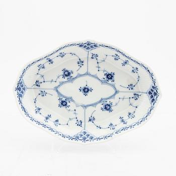 Service 92 dlr "Musselmalet" rifled, full and half laced Royal Copenhagen Denmark porcelain 1954-1973.