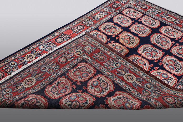 A RUG, Kashan, ca 264 x 172 cm.