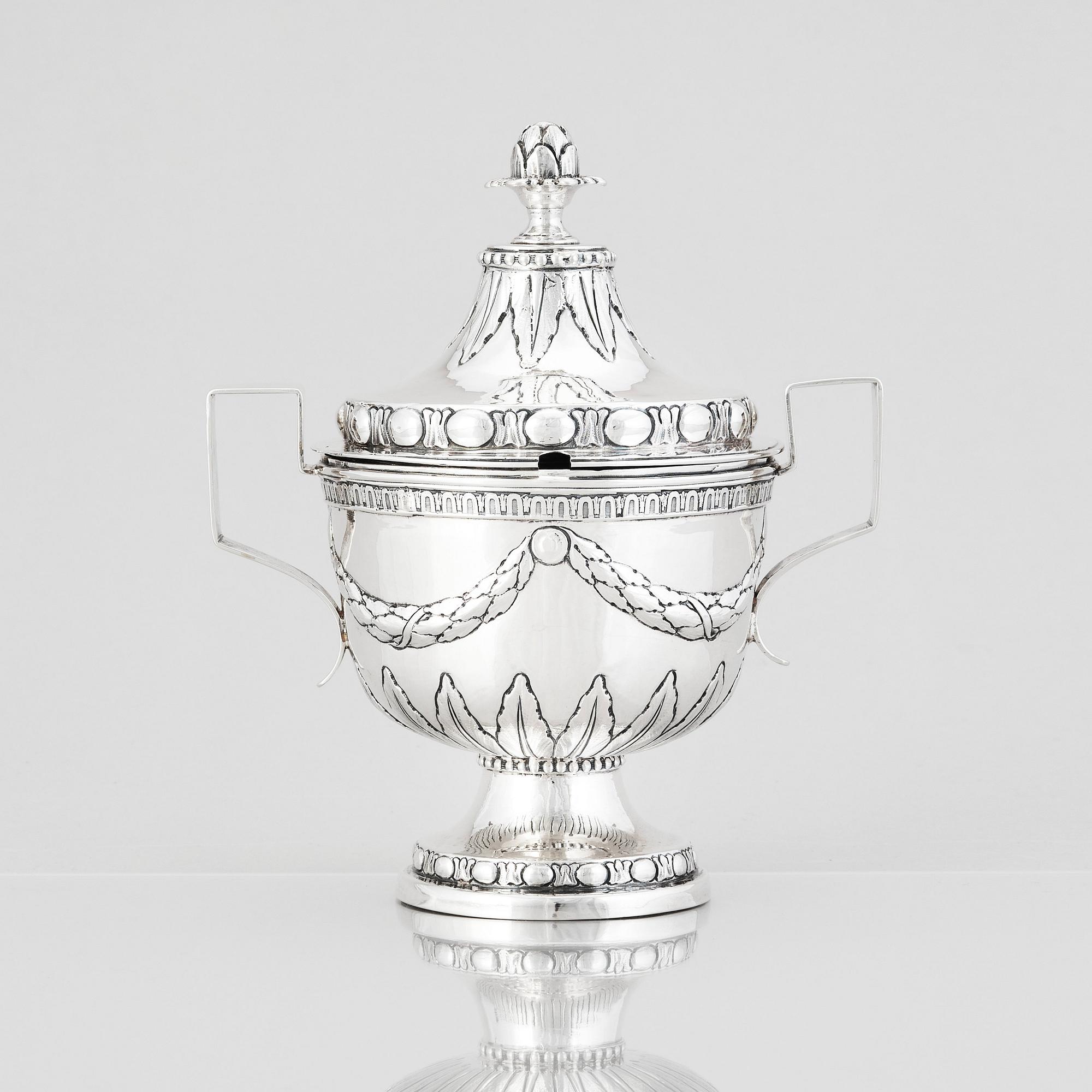 Lars Boye, sockerskål med lock, silver, Stockholm 1780. Gustaviansk.