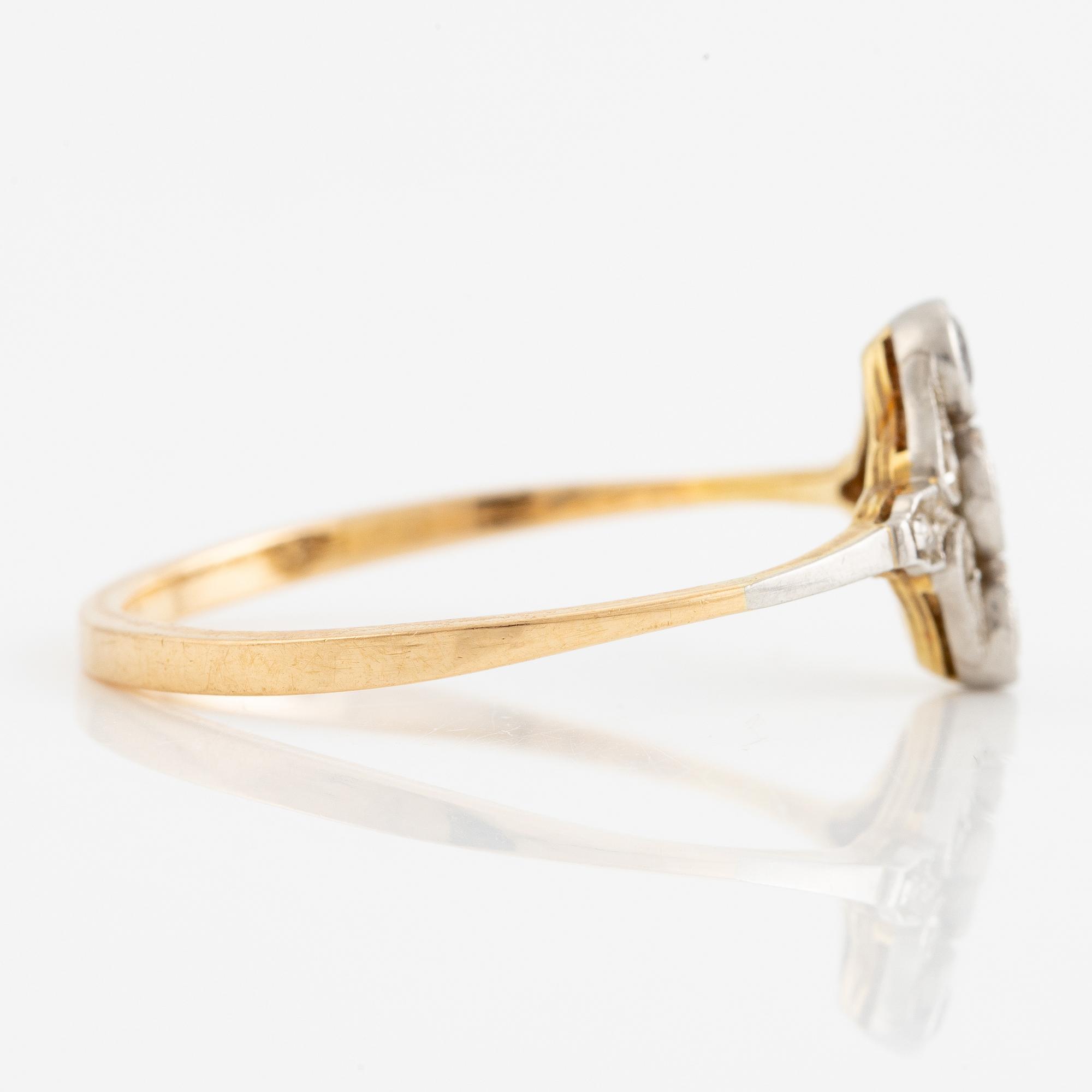 Ring, guld med gammalslipade diamanter och rosenslipade diamanter, troligen omkring sekelskiftet 1900.