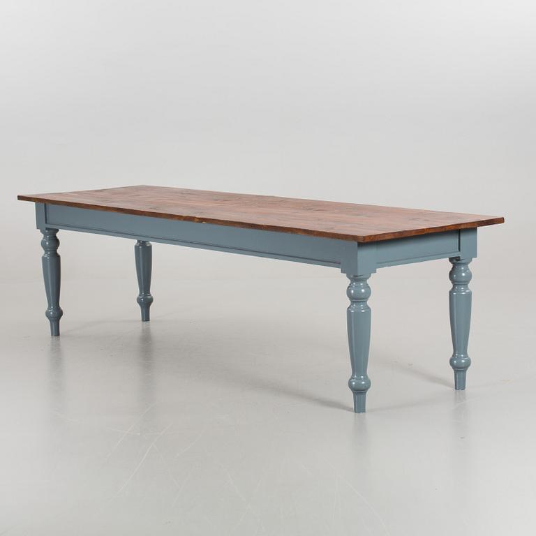 An early 1900's dining table.