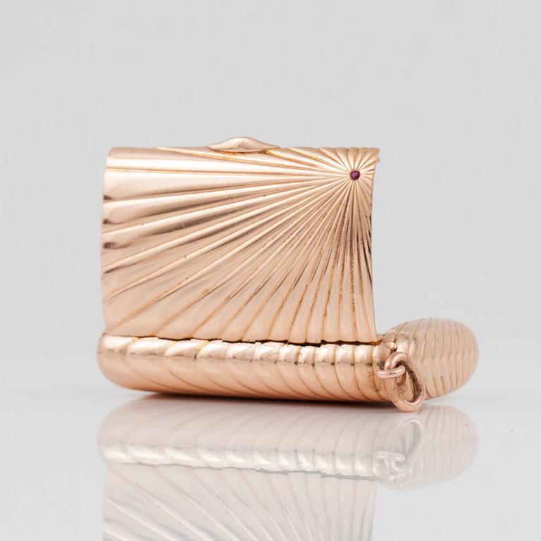 A Fabergé early 20th century gold match-case, workmaster Anna Ringe, S:t Petersburg 1899-1908.